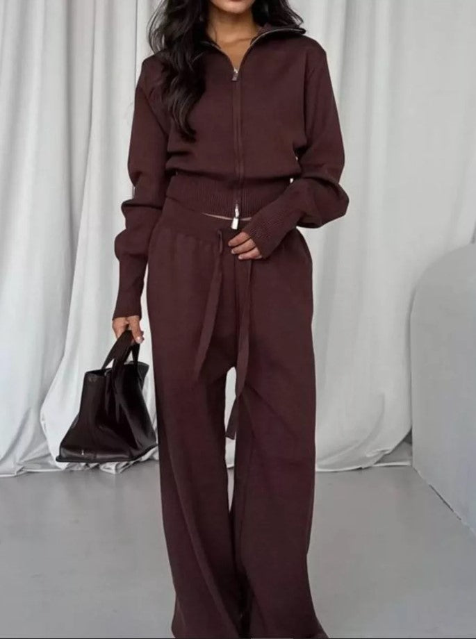 ALBA | Pantalon large, veste zippée.