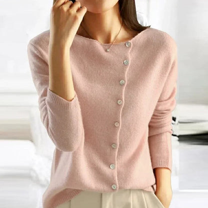 Pull en maille a boutonnage asymétrique