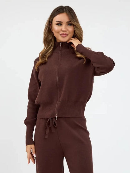 ALBA | Pantalon large, veste zippée.