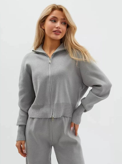 ALBA | Pantalon large, veste zippée.