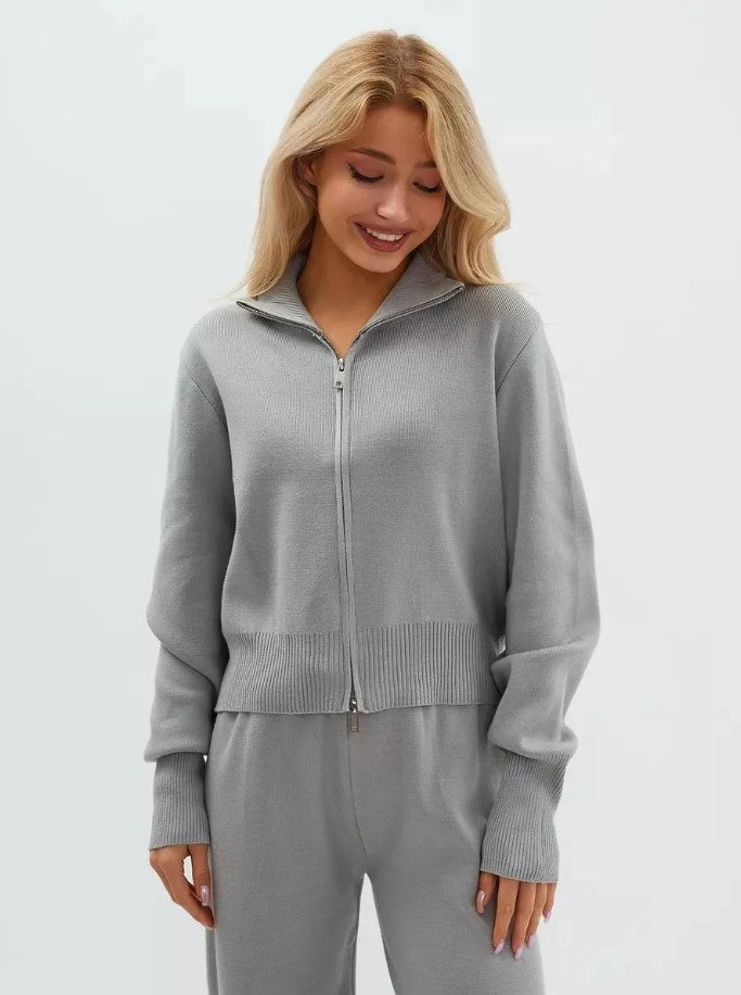 ALBA | Pantalon large, veste zippée.
