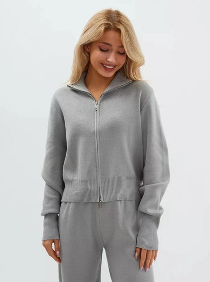 ALBA | Pantalon large, veste zippée.